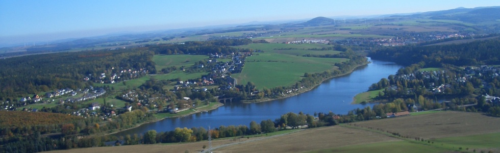 Blick über Paulsdorf und die Talsperre Malter